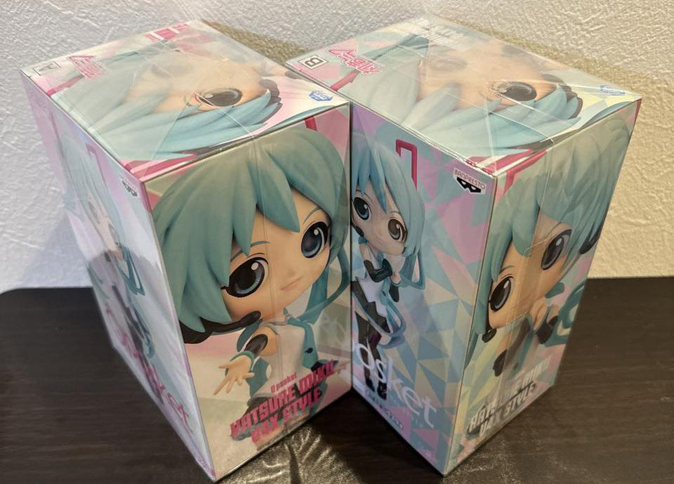 Q Posket V4X STYLE Hatsune Miku Figure