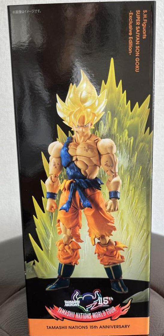 DBZ Figuarts Super Saiyan fashion Goku statue