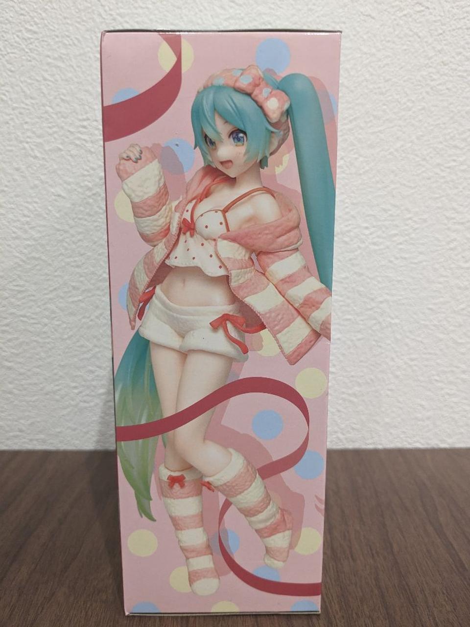 Taito Hatsune Miku Figure Costumes Room Wear Ver. for Sale