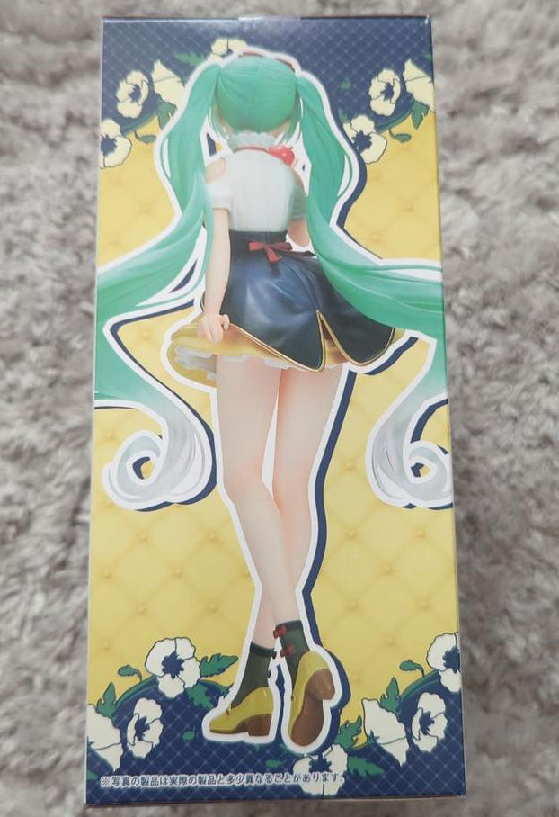 Taito Hatsune Miku Wonderland Figure Snow White for Sale